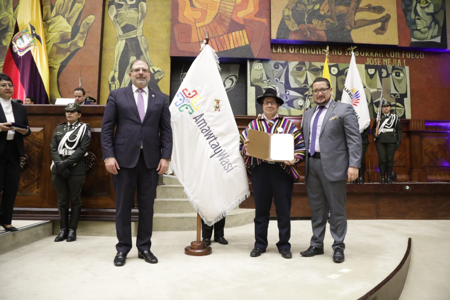 condecoración Amawtay Wasi